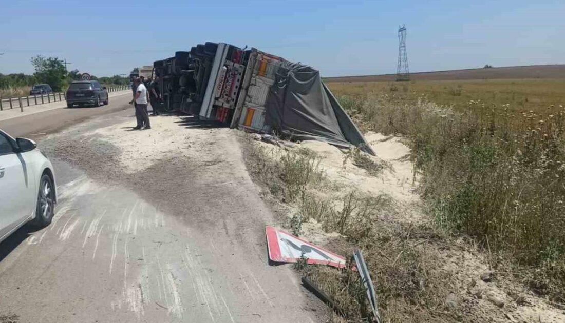 Bursa’da TIR devrildi