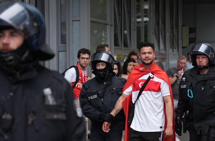 Berlin Polisi, Türk taraftarları durdurdu! Müdahale geldi…