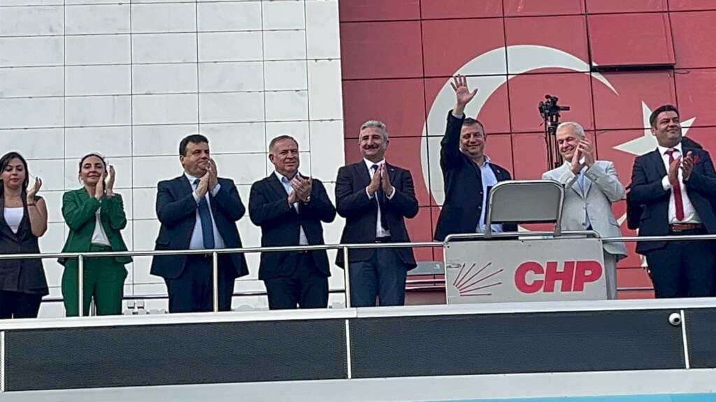 CHP lideri Özel Bursa’da… Erdoğan’a borç tepkisi: Bu mali darbe girişimidir!