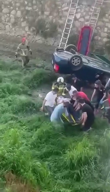 Bursa’da kaza, araçla dereye uçtu