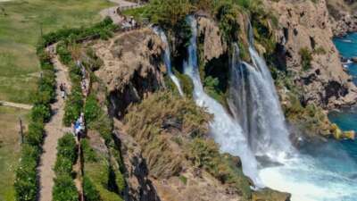 Antalya’da turistlerin ilk durağı Düden Şelalesi