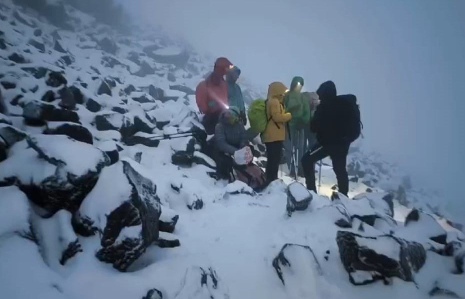 Ağrı Dağı’nda arama kurtarma çalışmaları devam ediyor