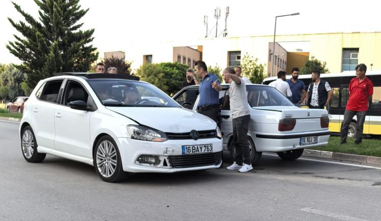 Bursa’da alkollü sürücü kazaya sebebiyet verdi, taraflar arasında tartışma yaşandı