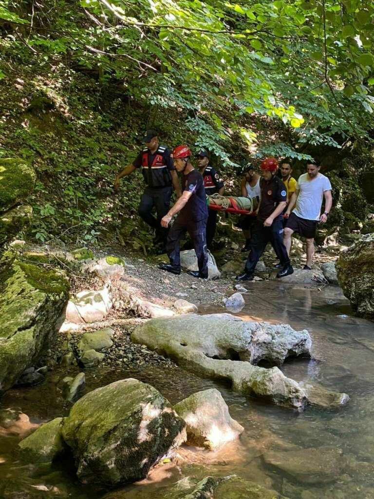 Bursa’da fotoğraf çekilmek isteyen kadın kanyondaki kayalıklardan düştü