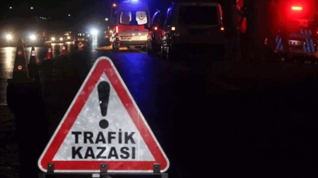 Ticari araç önce park halindeki araca, ardından yayalara çarptı