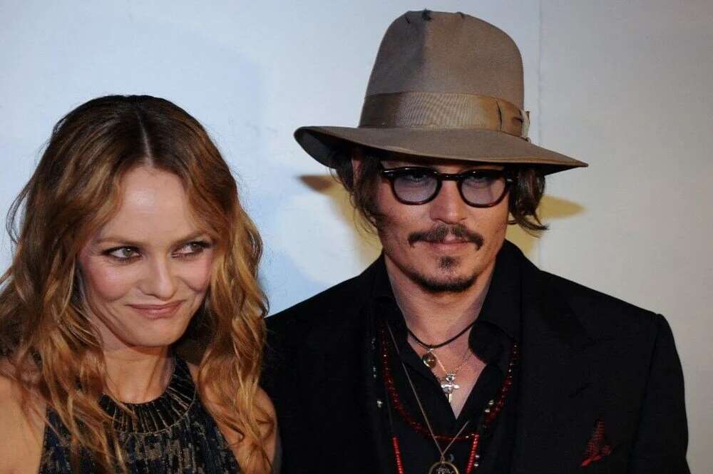 Johnny Deep sanat eserlerini tanıttı