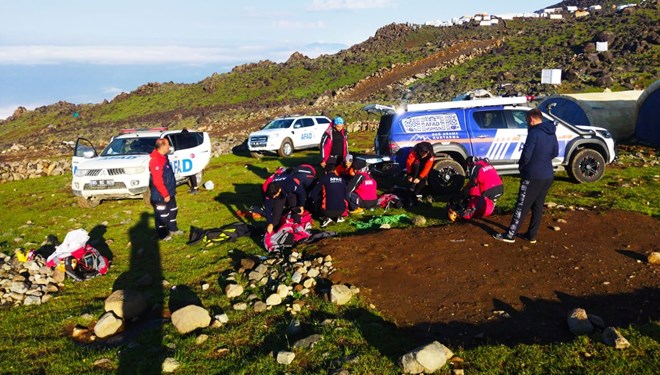 Ağrı Dağı’nda kaybolan iki kişiden acı haber