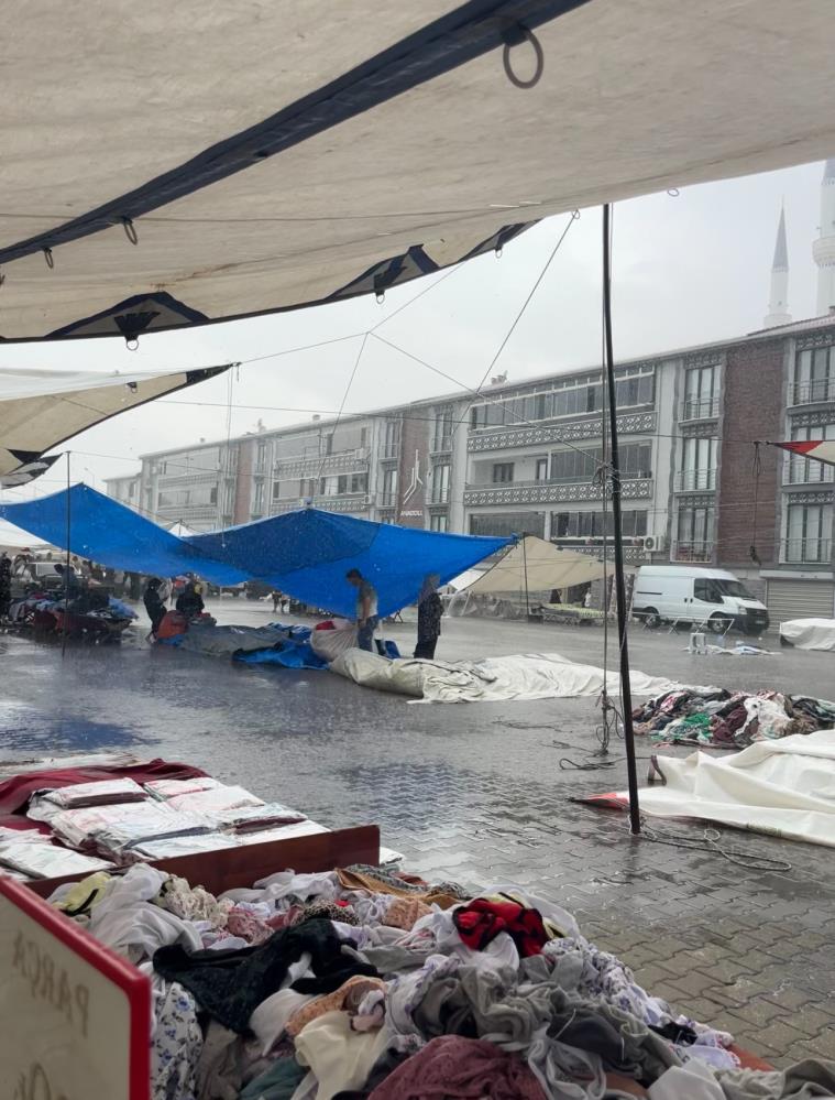 Gemlik sele teslim oldu, pazar göle döndü