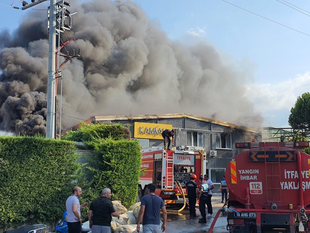 Bursa’da sandalye fabrikasında yangın