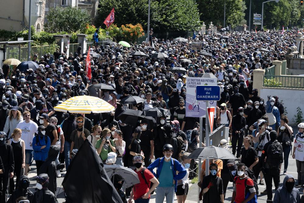 Fransa’da protestoculara müdahale