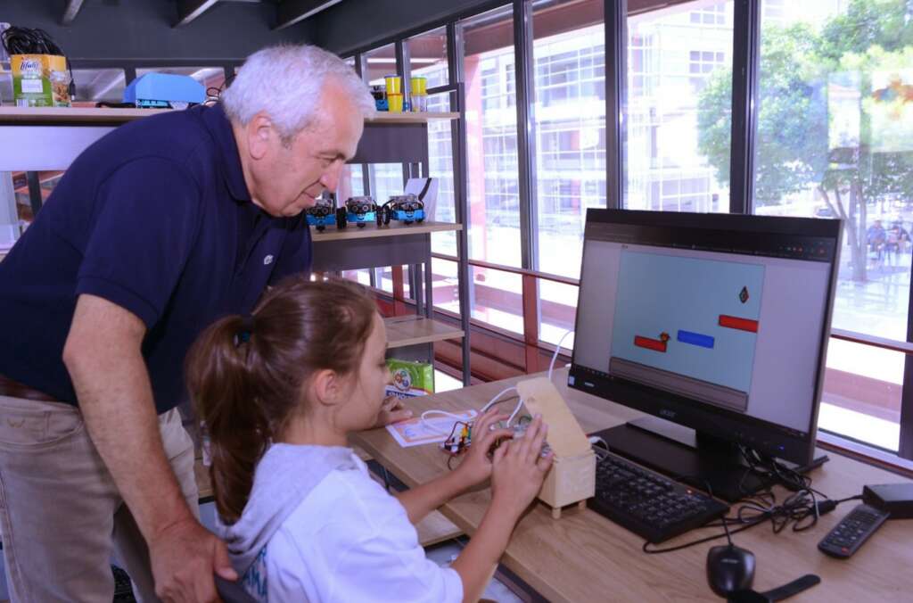 Nilüfer’de gençler teknolojiyi üreterek öğreniyor