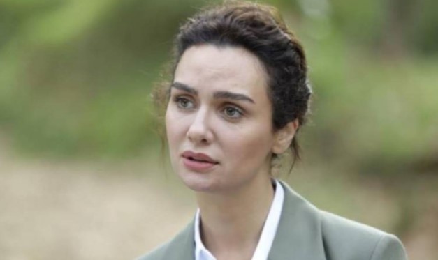 Birce Akalay hayranlarını korkuttu: Sevgilisi Hakan Kurtaş ile hastaneye koştular