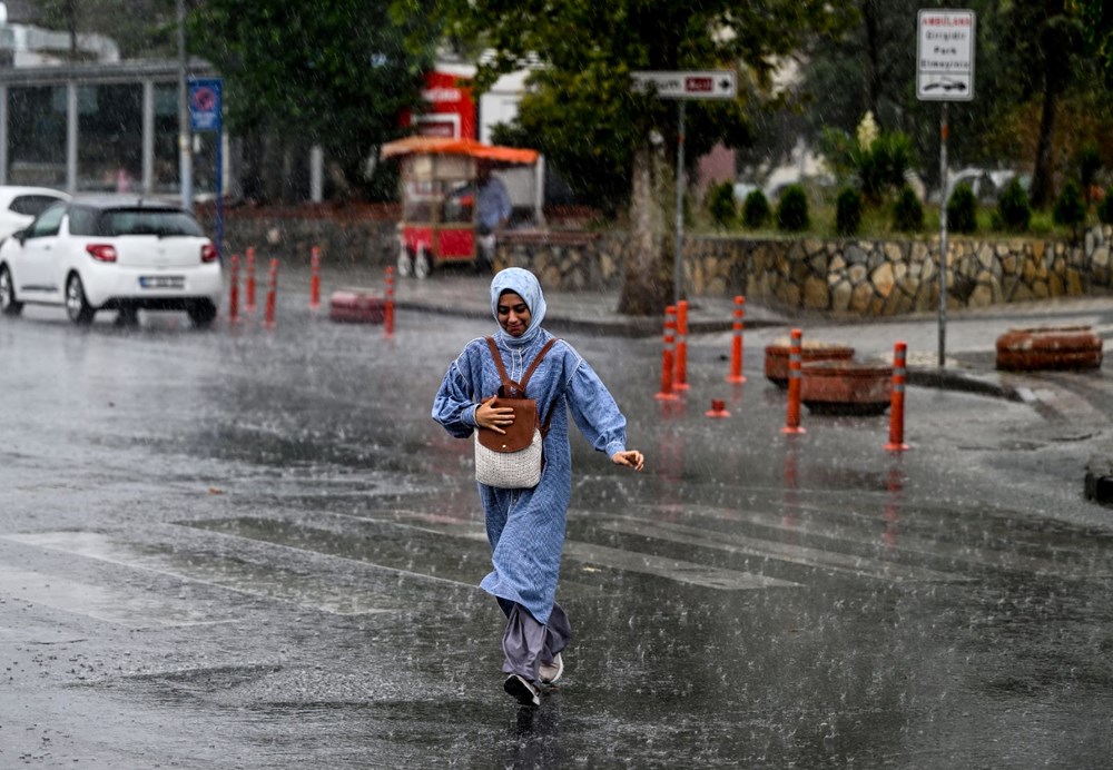 İstanbul’da sağanak yağış etkili oluyor