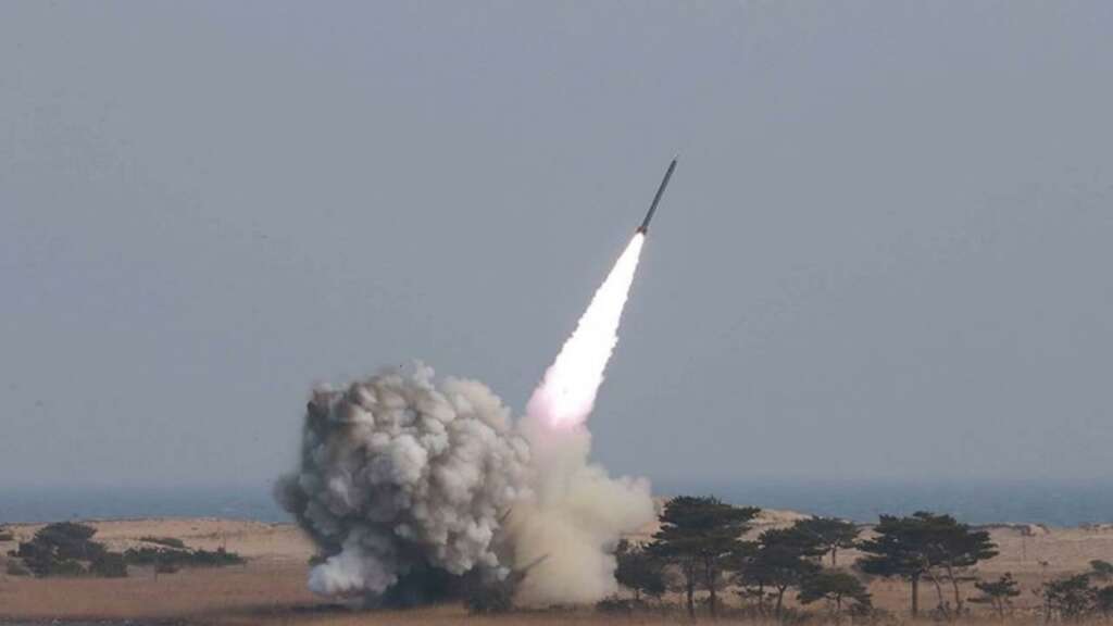 Kuzey Kore: “4.5 tonluk savaş başlığı taşıyabilen yeni bir füze test ettik”
