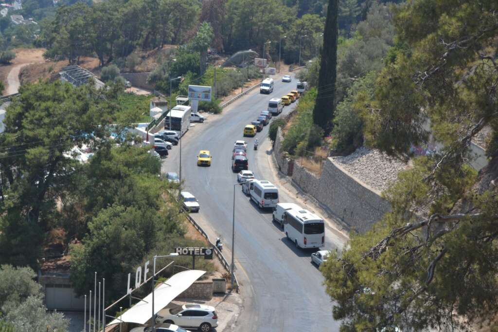 Ölüdeniz’e tatilci akını