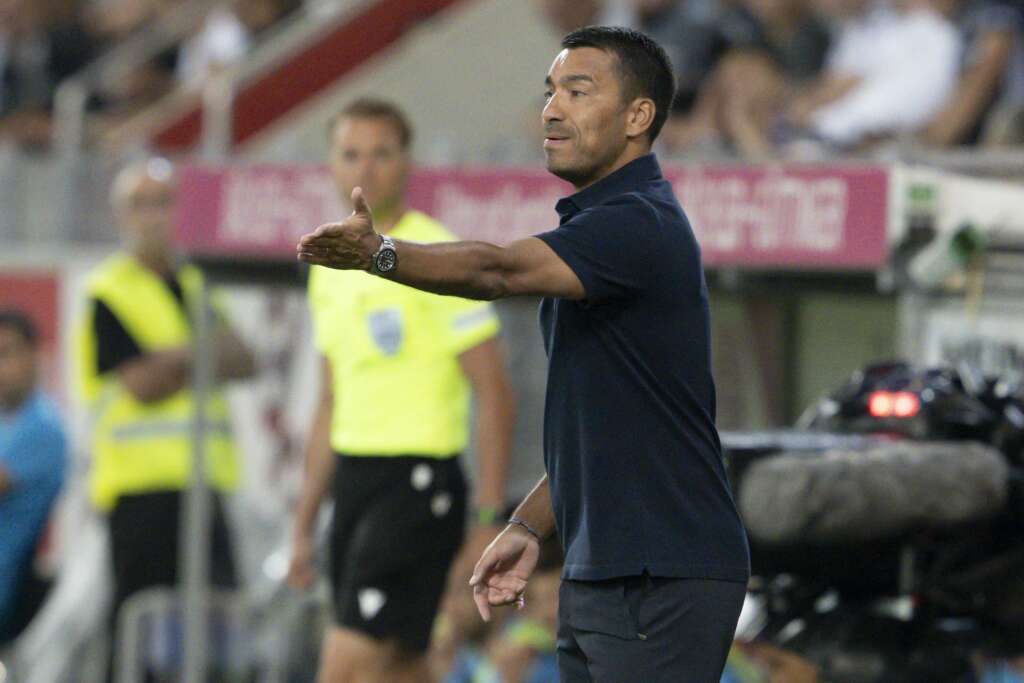 Giovanni van Bronckhorst’tan tek değişiklik