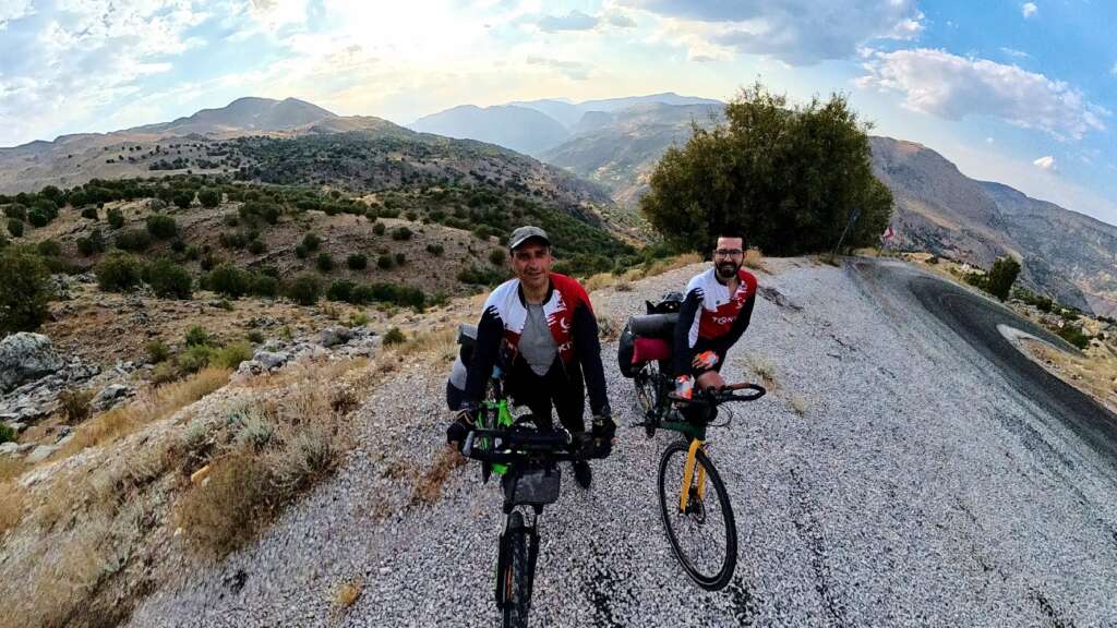 Bisikletle 5 günde 450 kilometre yol yaptılar