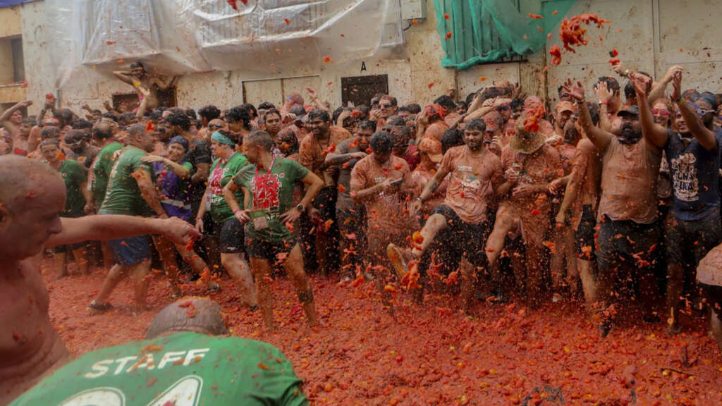 La Tomatina: Fotoğraflarla İspanya’daki domates savaşı çılgınlığı