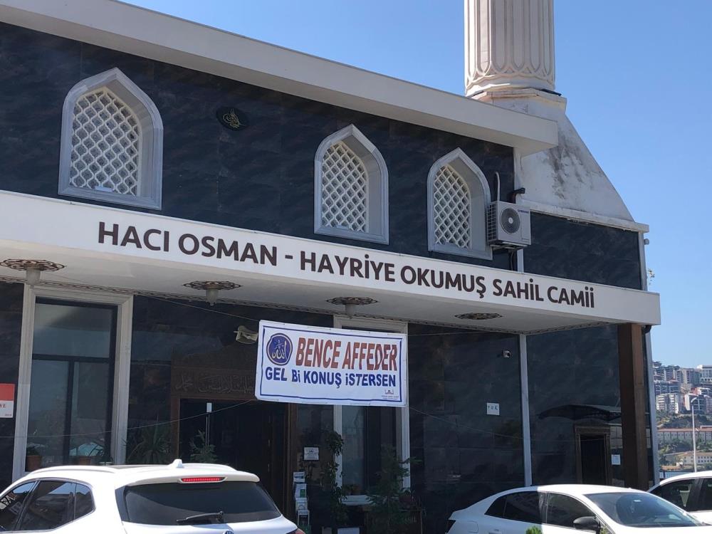 Bursa’da camiye asılan afişi görenler şaştı kaldı