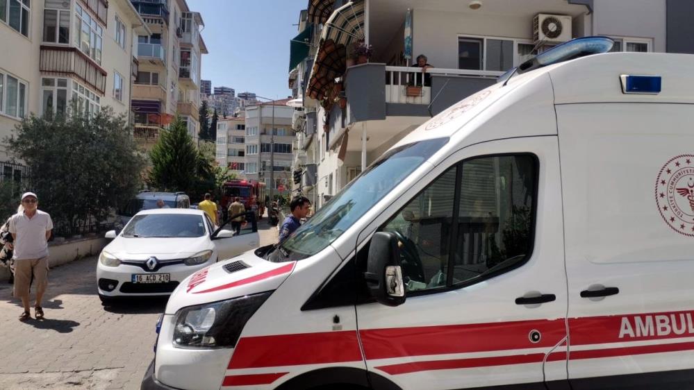 Bursa’da korkutan yangın: Evdeki yaşlı kişiye ekipler müdahale etti