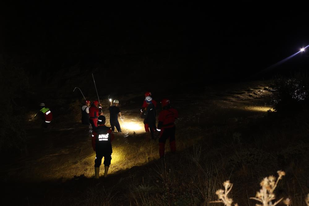 Kayseri’de sel felaketi: Ekipler kaybolan vatandaşı arıyor!