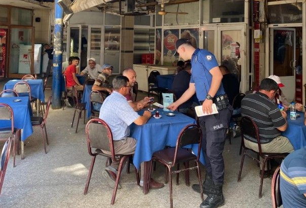 Karacabey’de polis dolandırıcılığa karşı broşür dağıttı