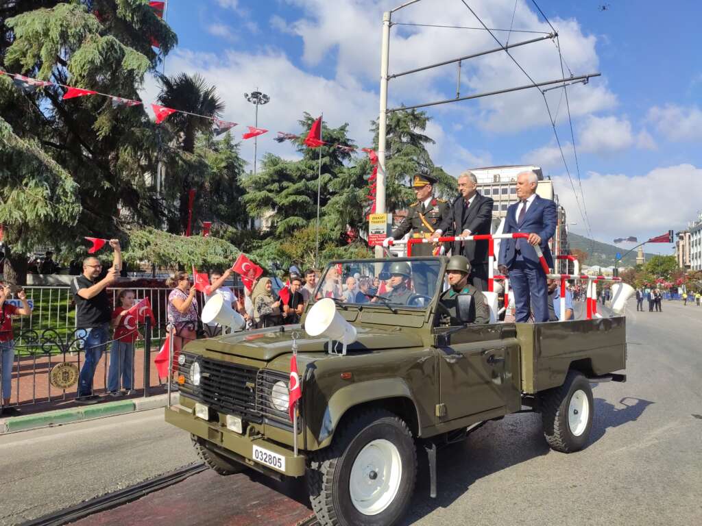 Bursa’da 30 Ağustos coşkusu: Törenler Heykel’de başladı