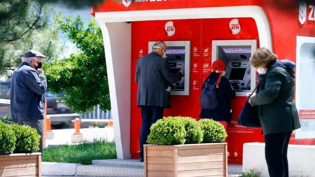 Hangi banka, ne kadar maaş promosyonu veriyor? Maaşını taşıyan emeklilere promosyon fırsatları güncellendi