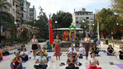 Mudanya’da pazar sabahı ‘yoga’ ile başladı