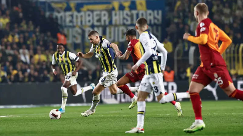 Süper Lig’de dev derbi; Fenerbahçe, Galatasaray’ı ağırlıyor