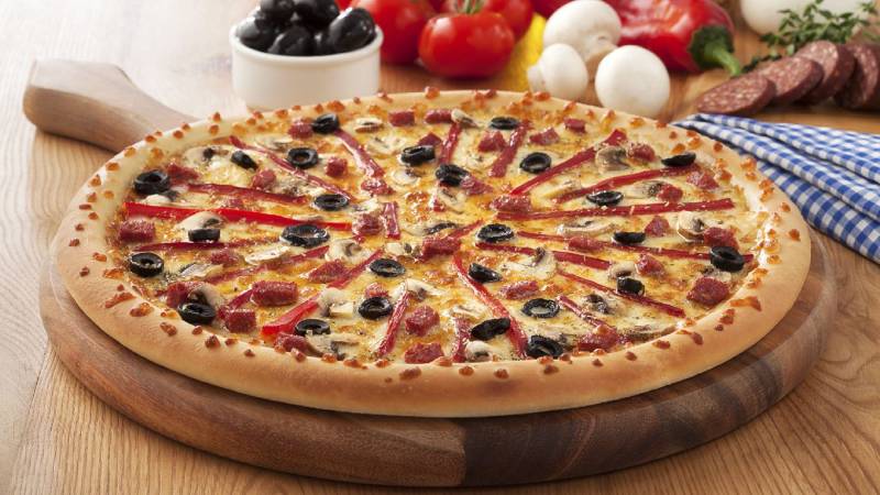 Pizza devi iflasın eşiğinde: Onlarca şubesini satıyor