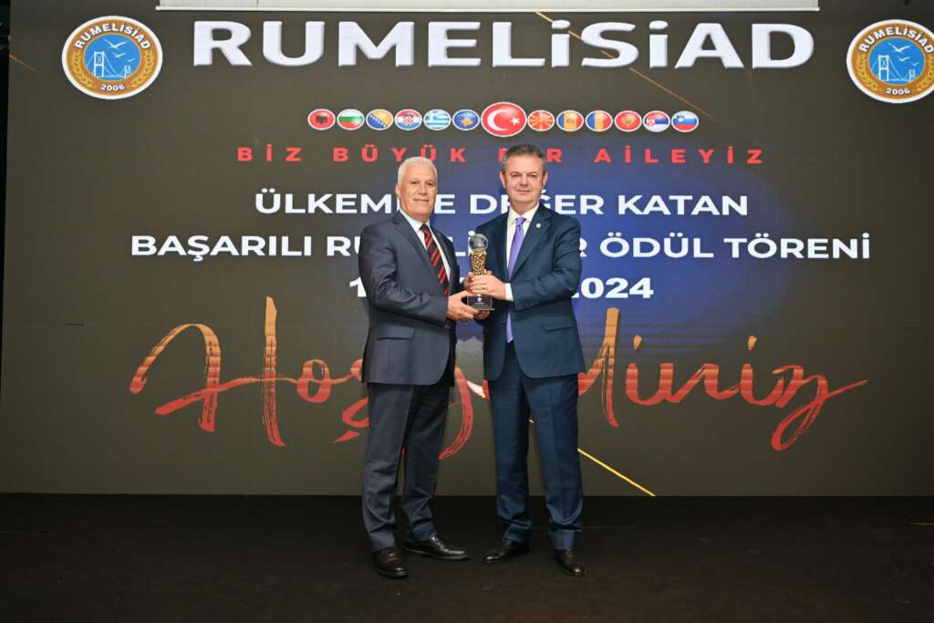 Başkan Bozbey’e RUMELİSİAD’dan ödül