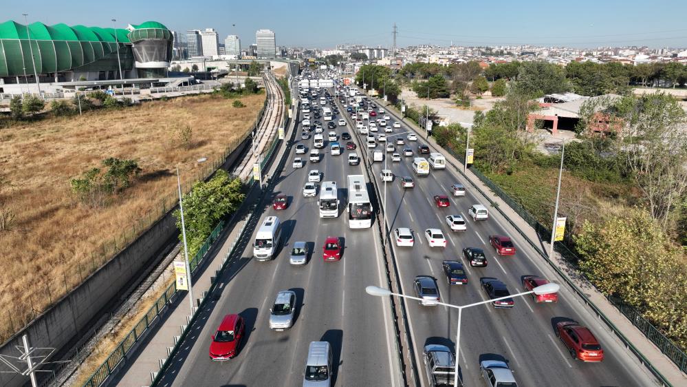 Bursa’da trafik yoğunluğu zirvede… Vardiyalar ve okul saatleri değişiyor mu?