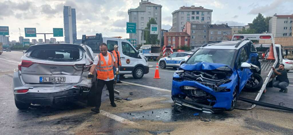 TEM otoyolunda feci zincirleme kaza: 2 ölü, 5 yaralı