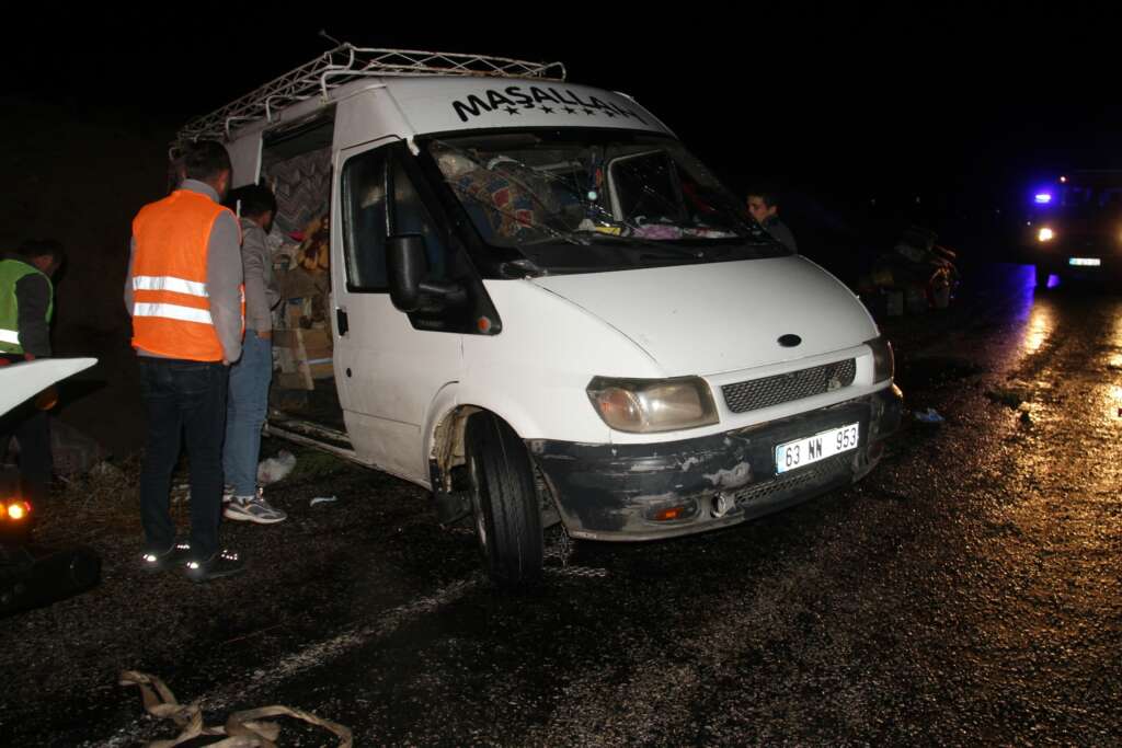 Konya’da tarım işçilerini taşıyan minibüs devrildi: 12 yaralı