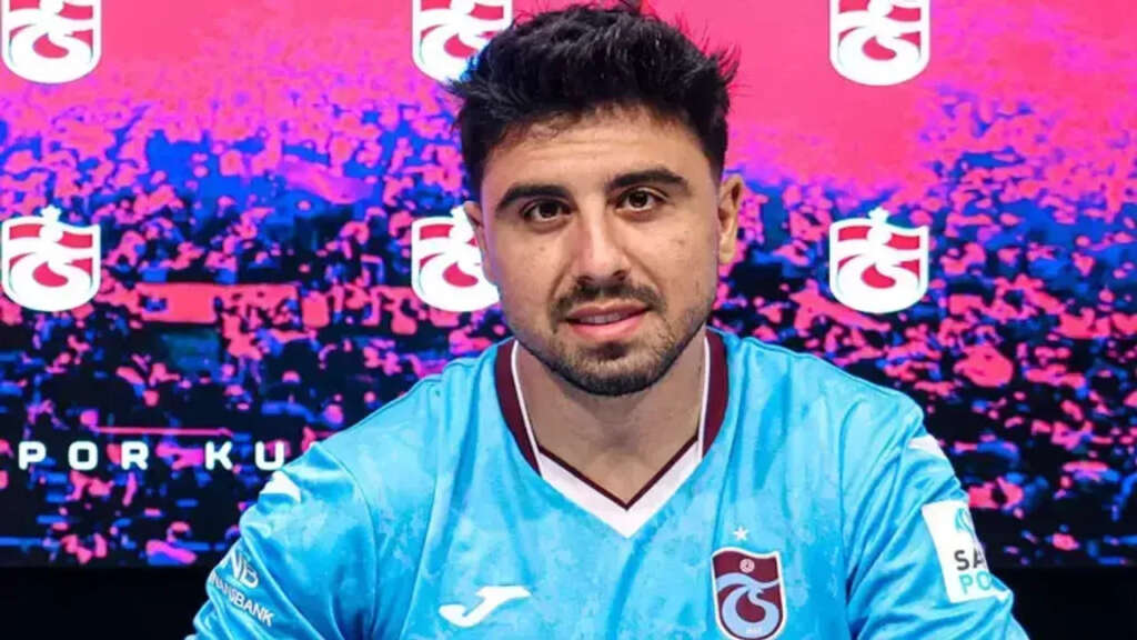 Ozan Tufan, koltuk değnekleriyle sahadan ayrıldı