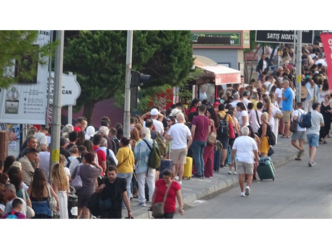 Yunanistan aşırı turizmden endişeli! Turiste vergiye hazırlanıyor