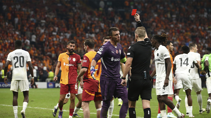 UEFA, Fernando Muslera’ya 3 maç men cezası verdi