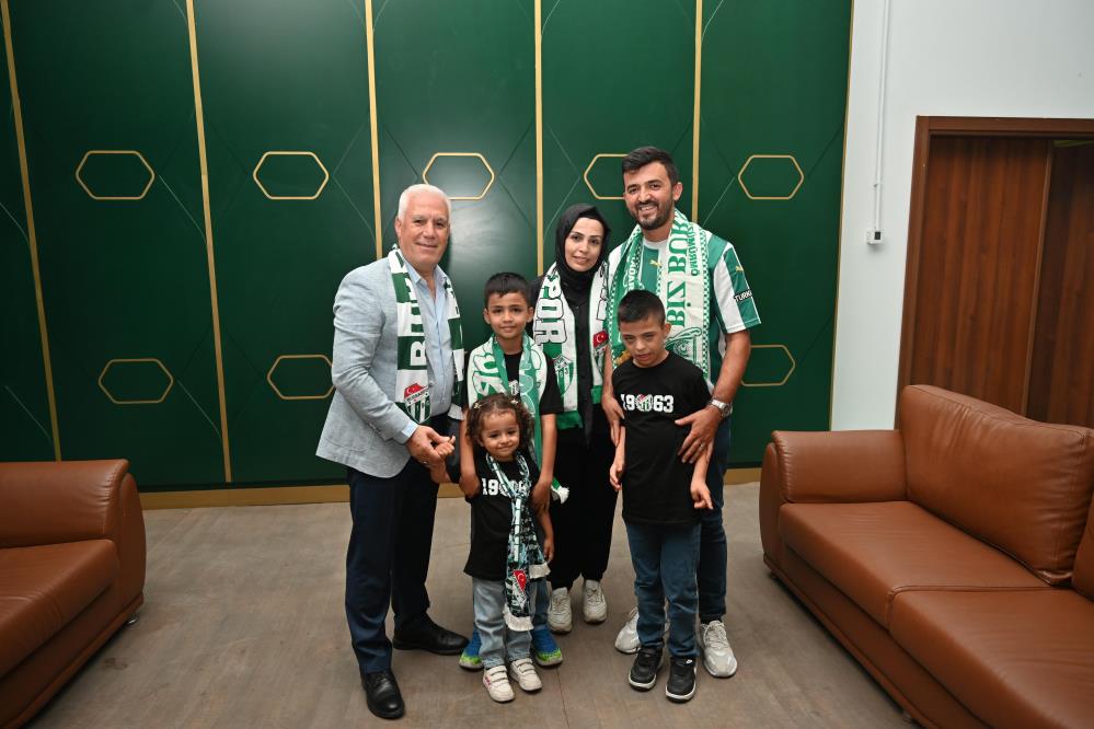 Bursaspor maçına gidemiyor diye ağlamıştı… Bozbey kayıtsız kalamadı