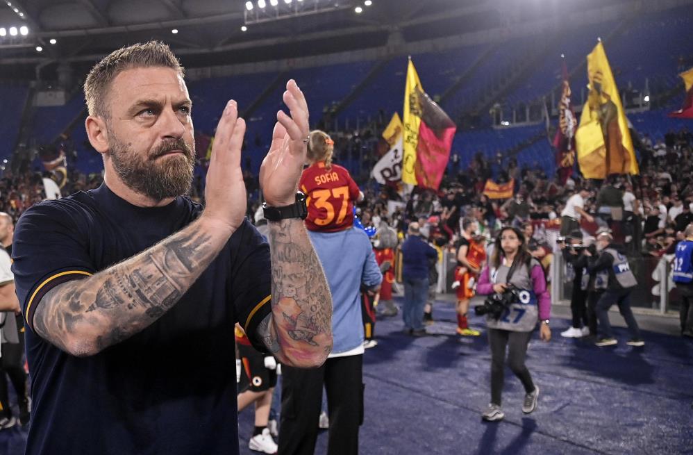 Roma, De Rossi ile yollarını ayırdı