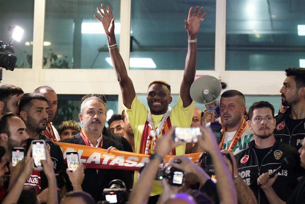 Galatasaray’ın yeni transferi Osimhen, İstanbul’a geldi