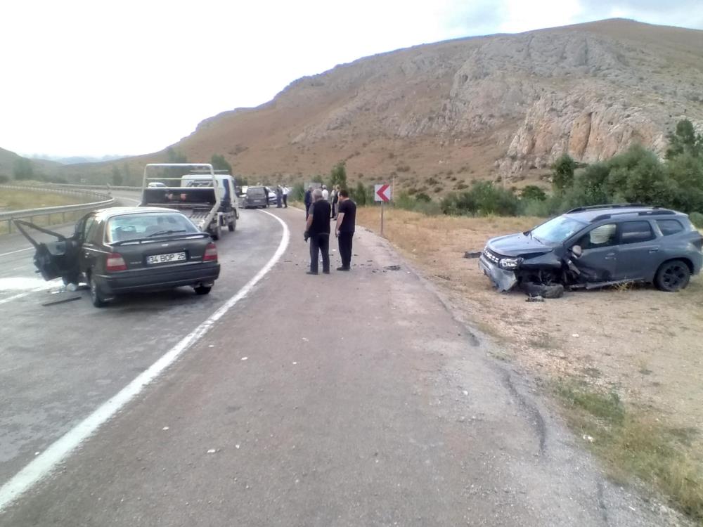 Trafik kazası: 1 ölü 2 yaralı