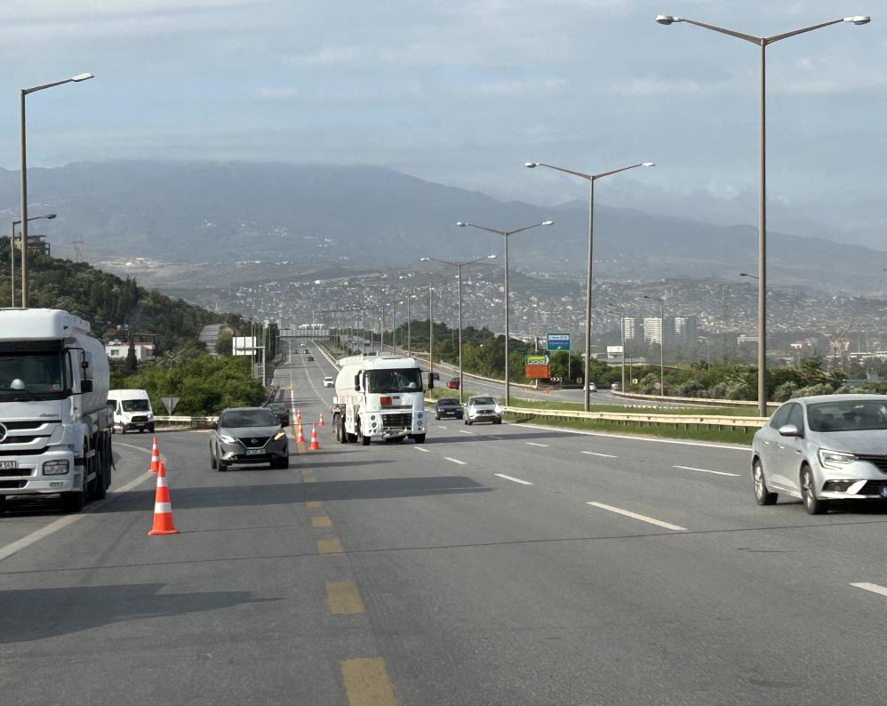 İşçi servisi tankerle çarpıştı: 11 yaralı