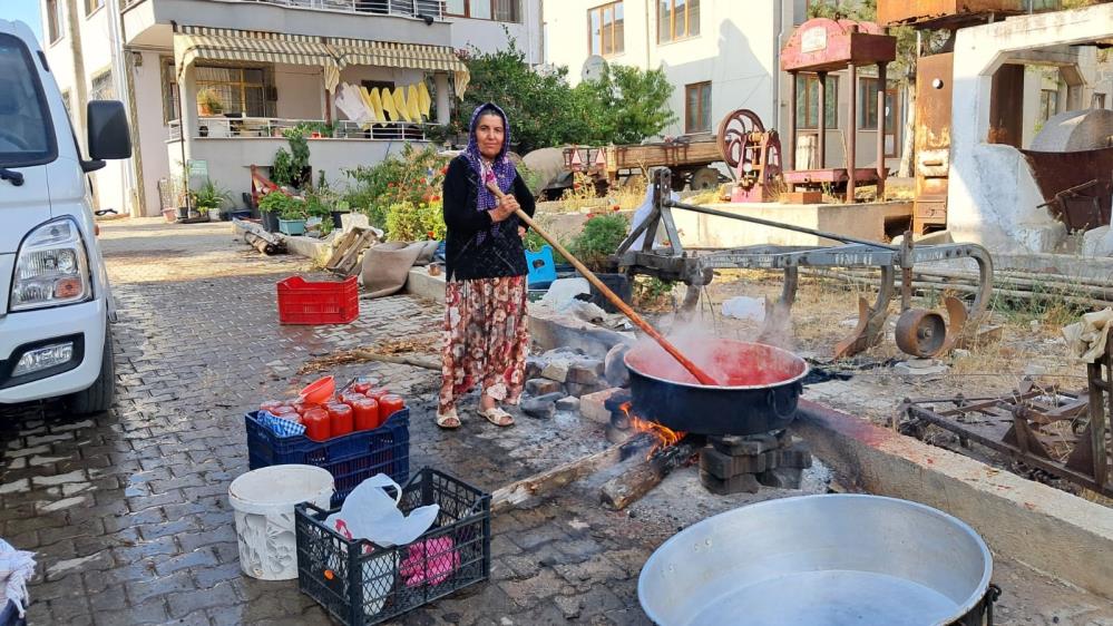 Bursa’da kışlık salçalar kaynamaya başladı