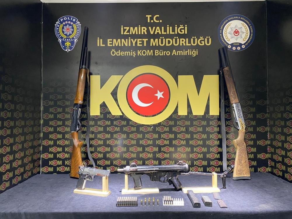 Silah tacirine operasyon: ‘Uzi’ ele geçirildi