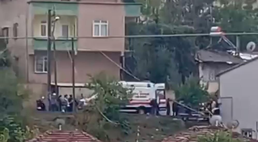 Evinin önünde silahlı saldırıya uğradı: 1 yaralı