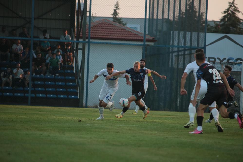 Karacabey Belediyespor evinde galip