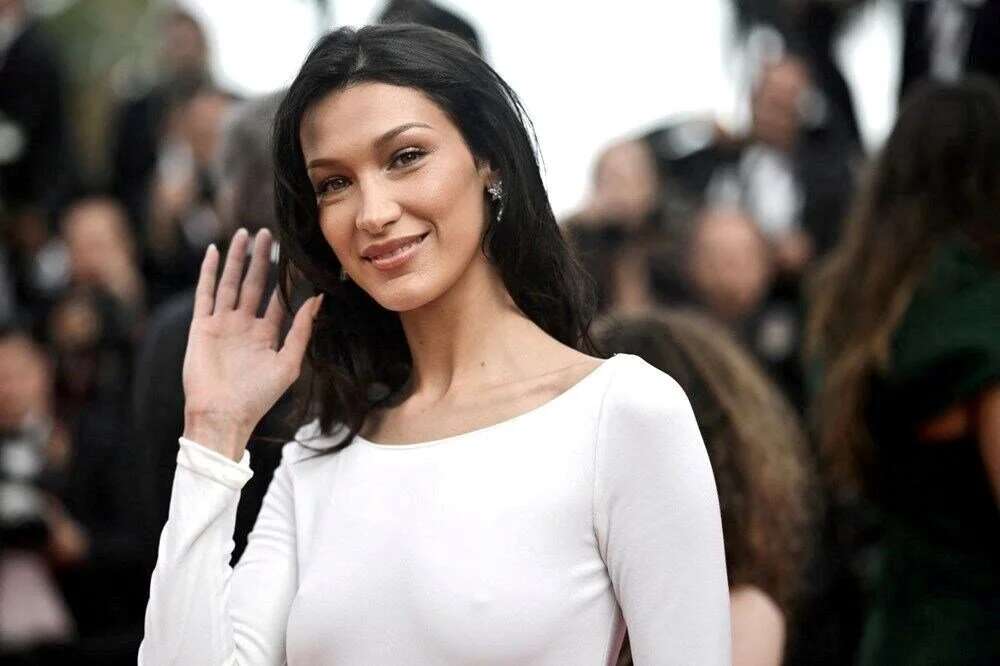 Bella Hadid 2 yıl sonra podyumlarda