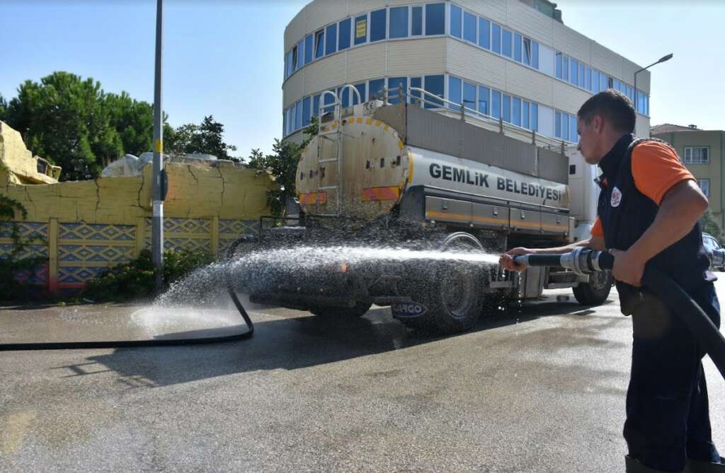 Gemlik’te dört koldan temizlik