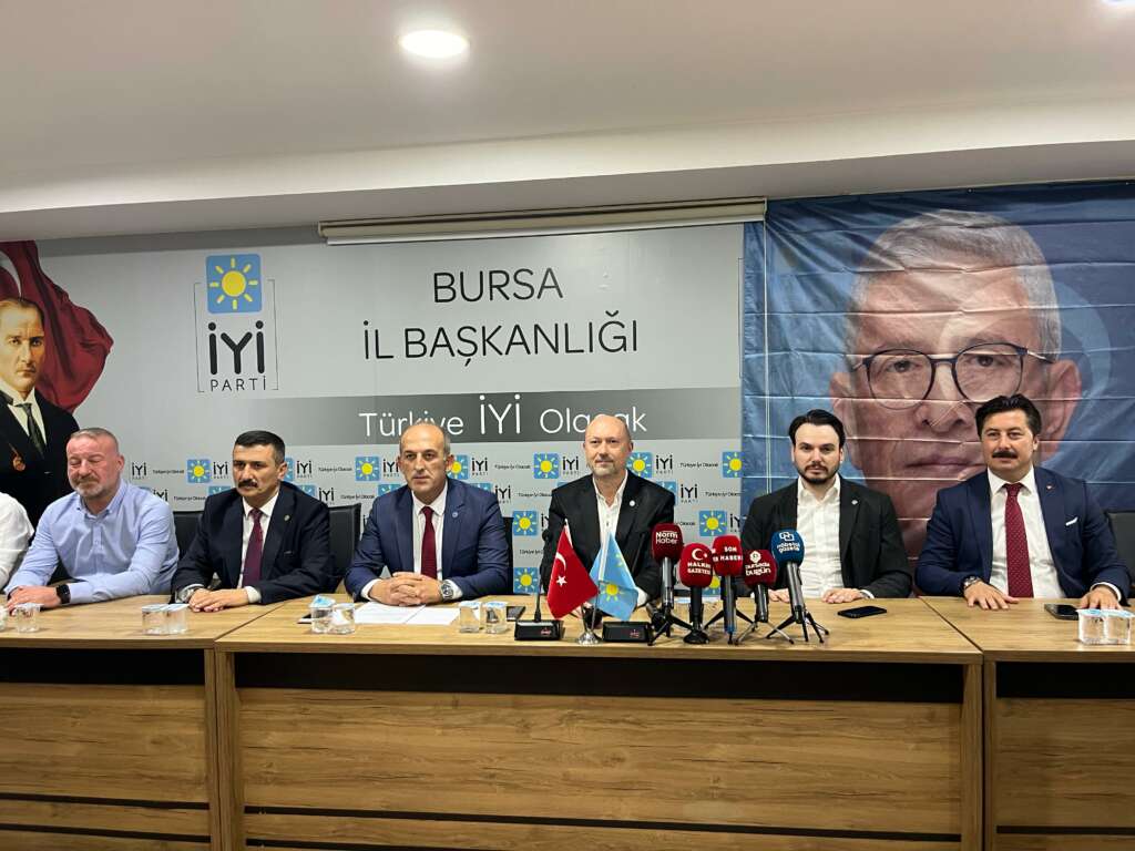 İYİ Parti Bursa’da Hasanoğlu görevini İsmail Kaya’ya devretti